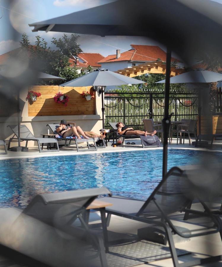 Hotel Bujtina Siar à Pogradec Extérieur photo